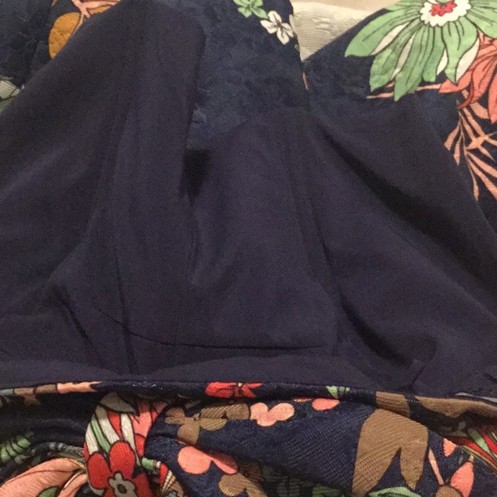 - Badgley Mischka Floral Strapless Bow Busting - Picture 12 of 13